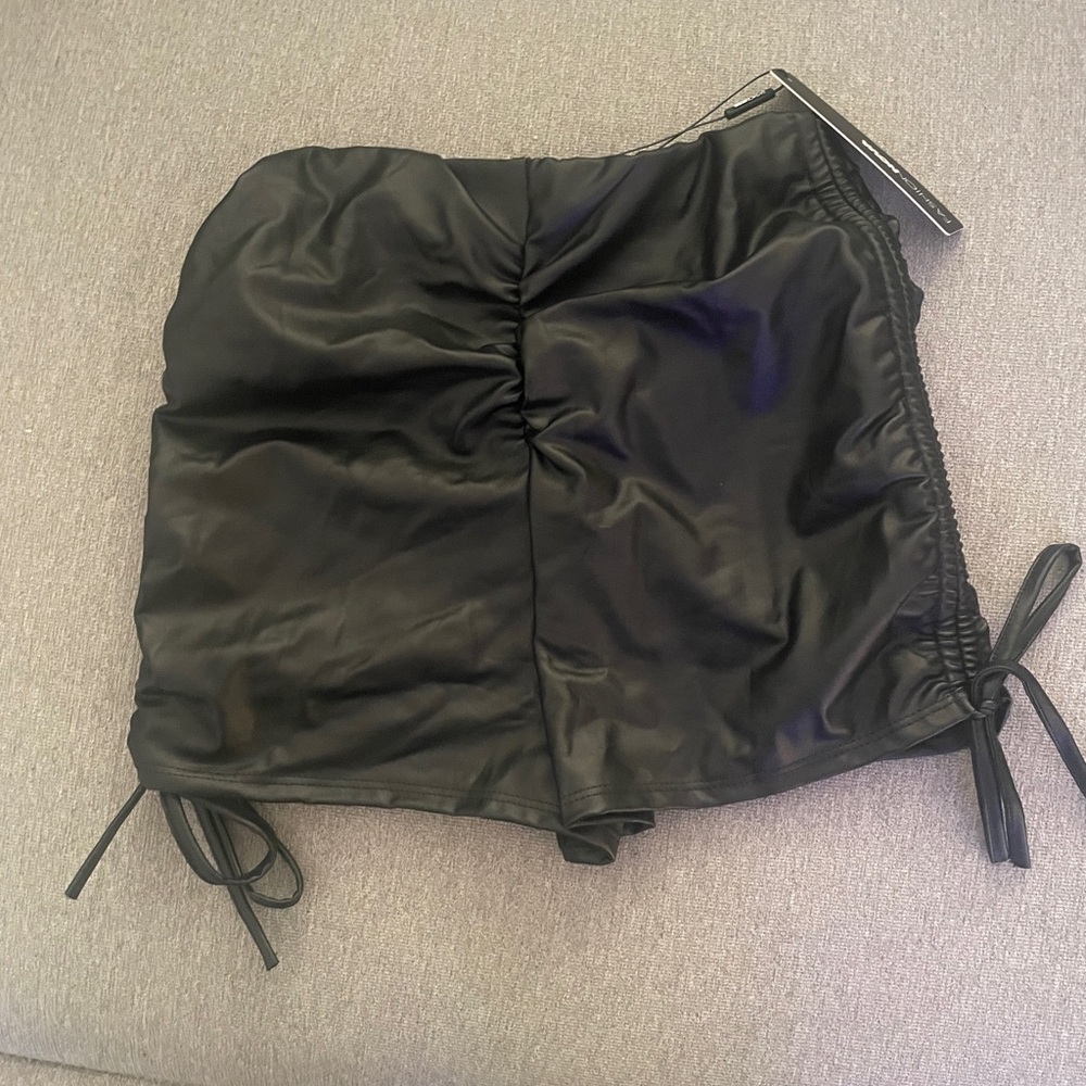 Youth Pleather ruched shorts with tags